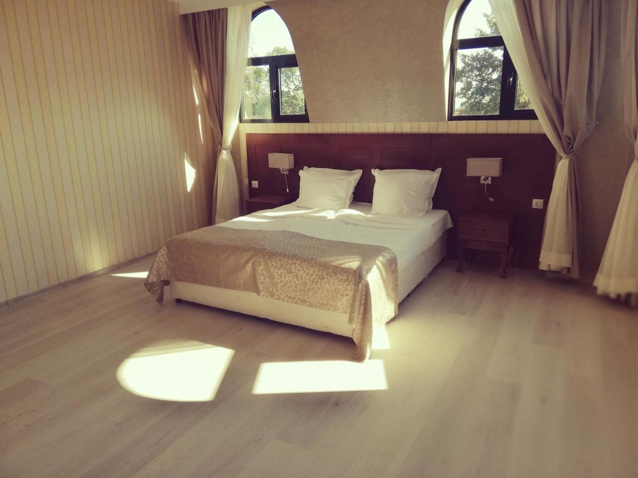 Hotel Plaza Burgasz Kültér fotó